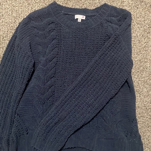 2 women’s sweaters - Picture 2 of 5